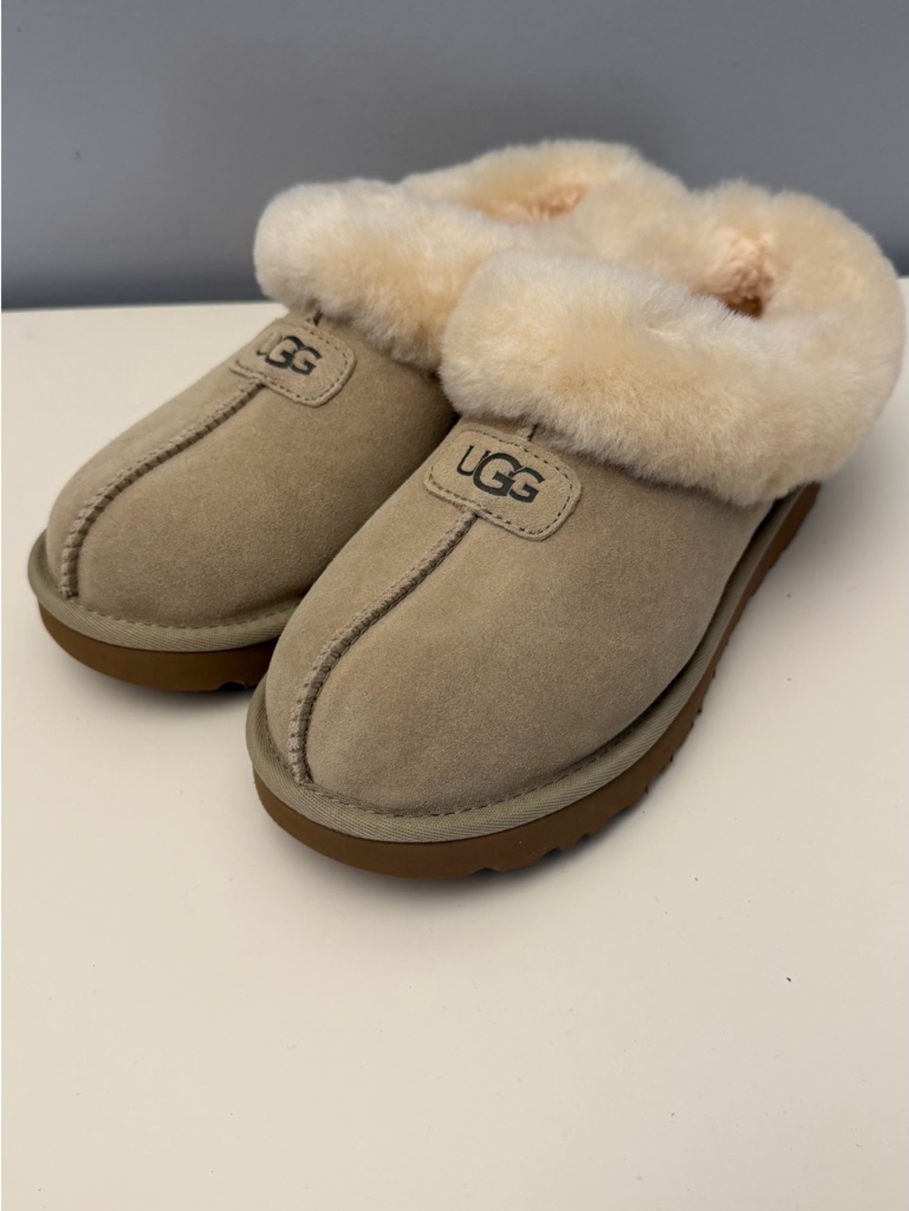 UGG Sand Shearling Clog Slippers Size 9 Womens - Picture 3 of 12